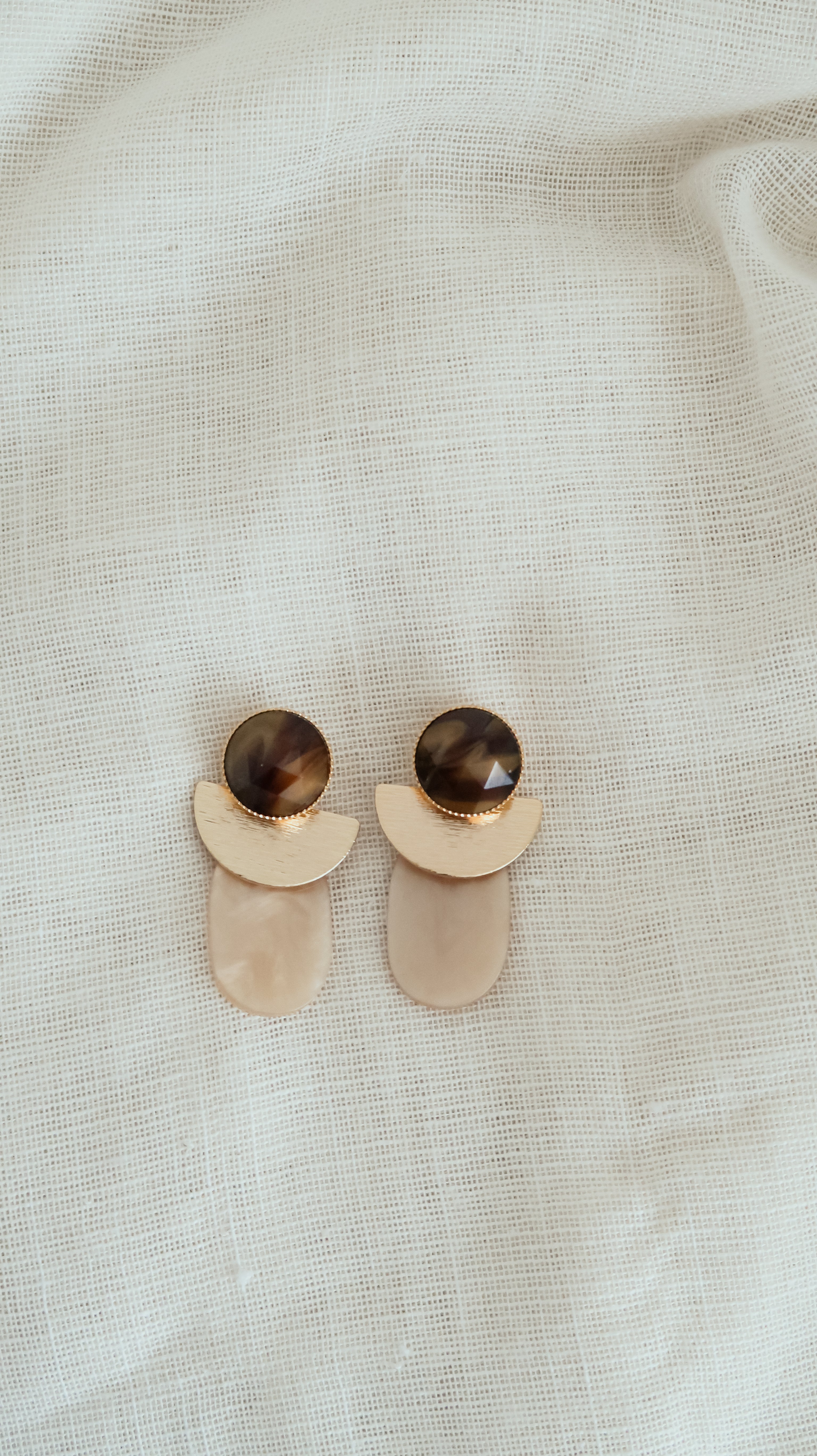 Moony almond (pre-order)