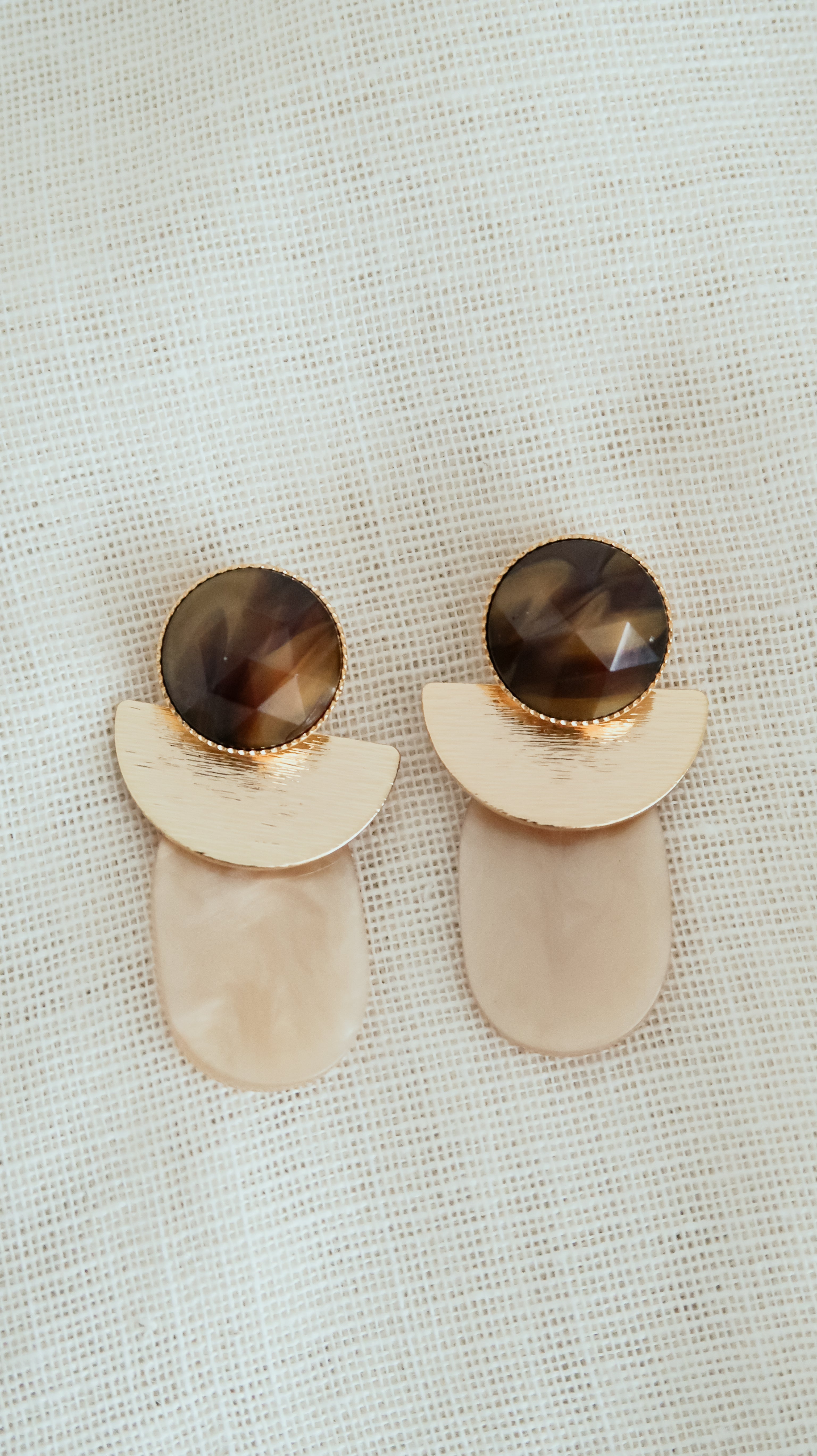 Moony almond (pre-order)