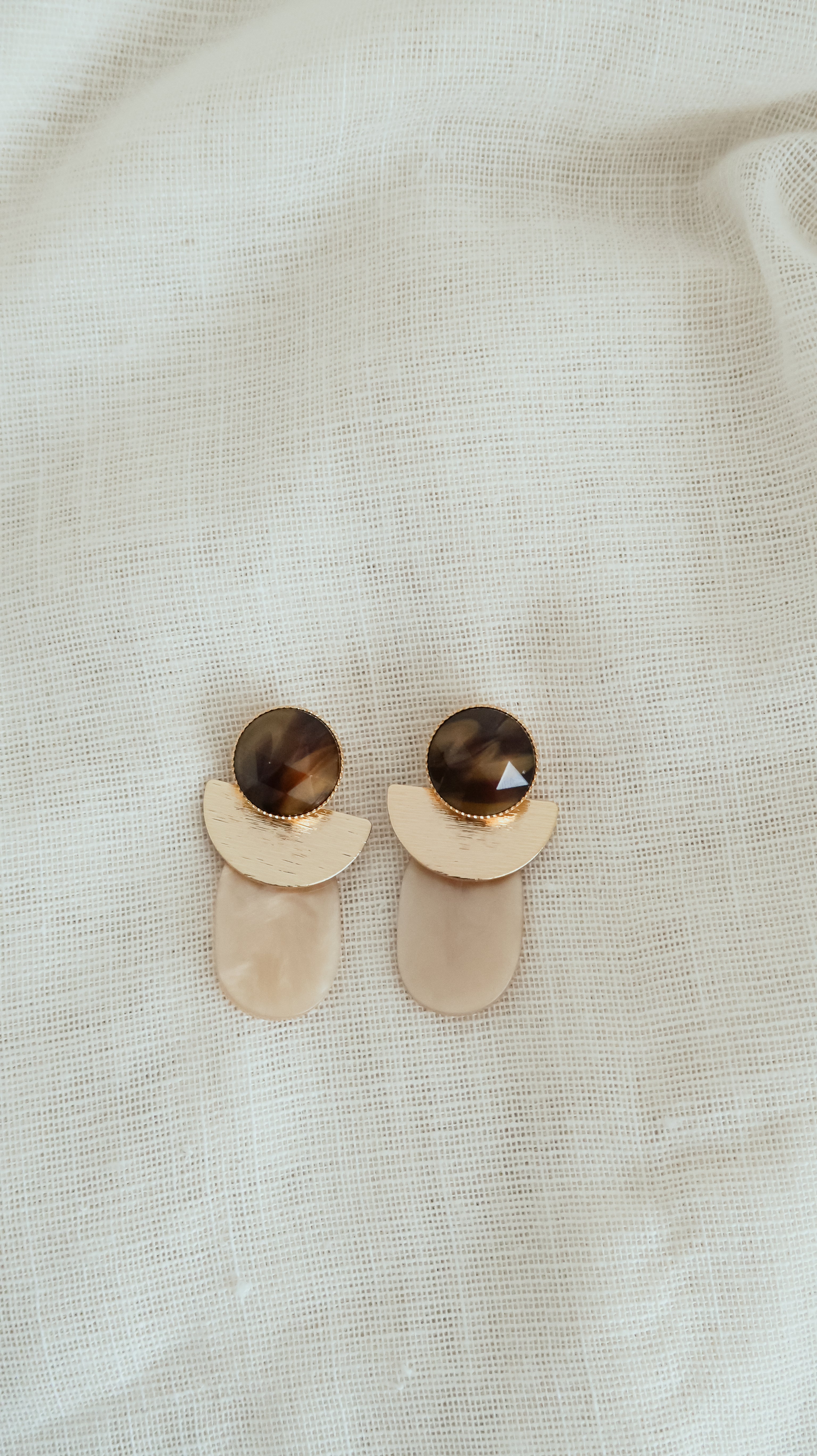 Moony almond (pre-order)