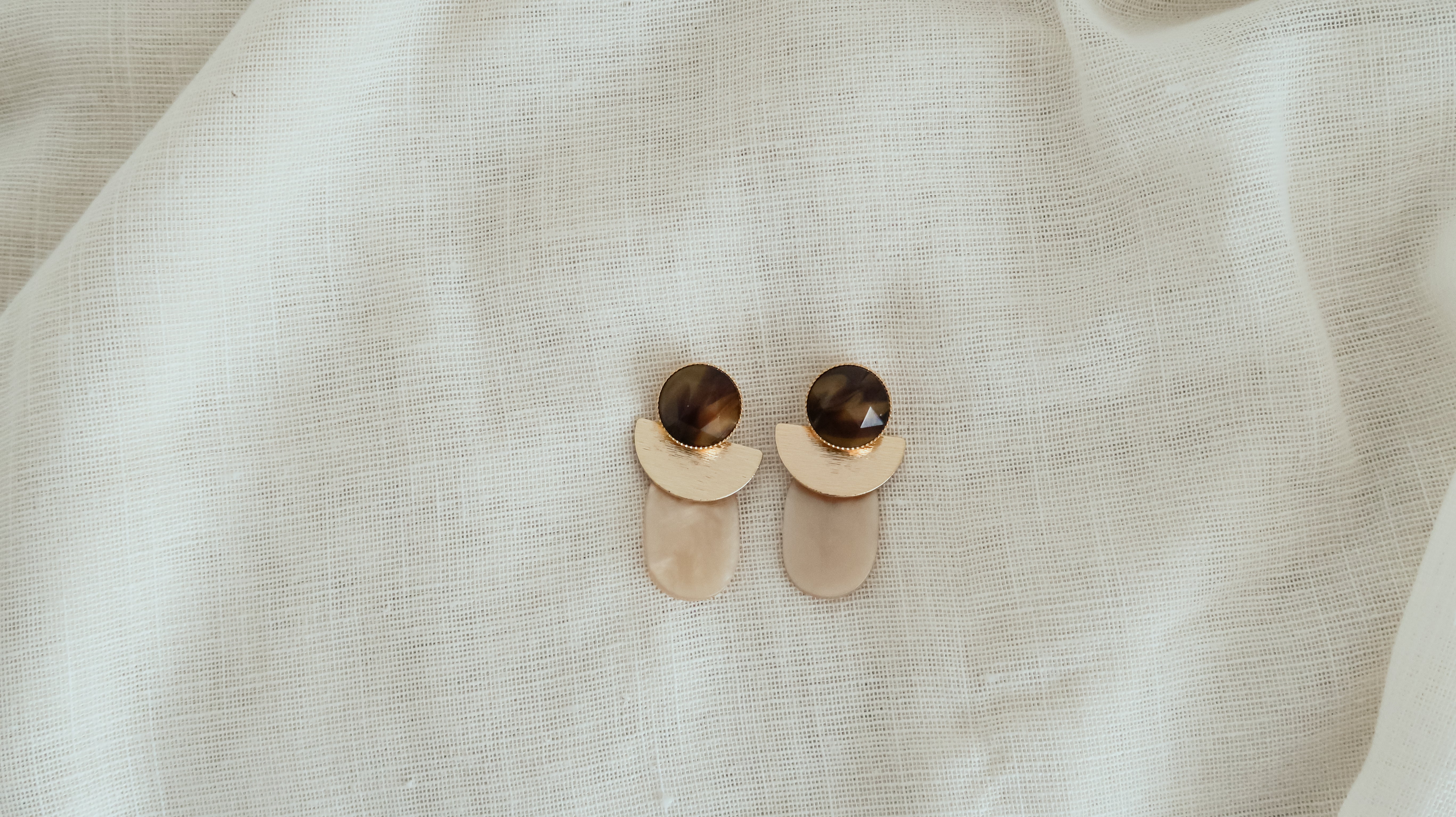 Moony almond (pre-order)