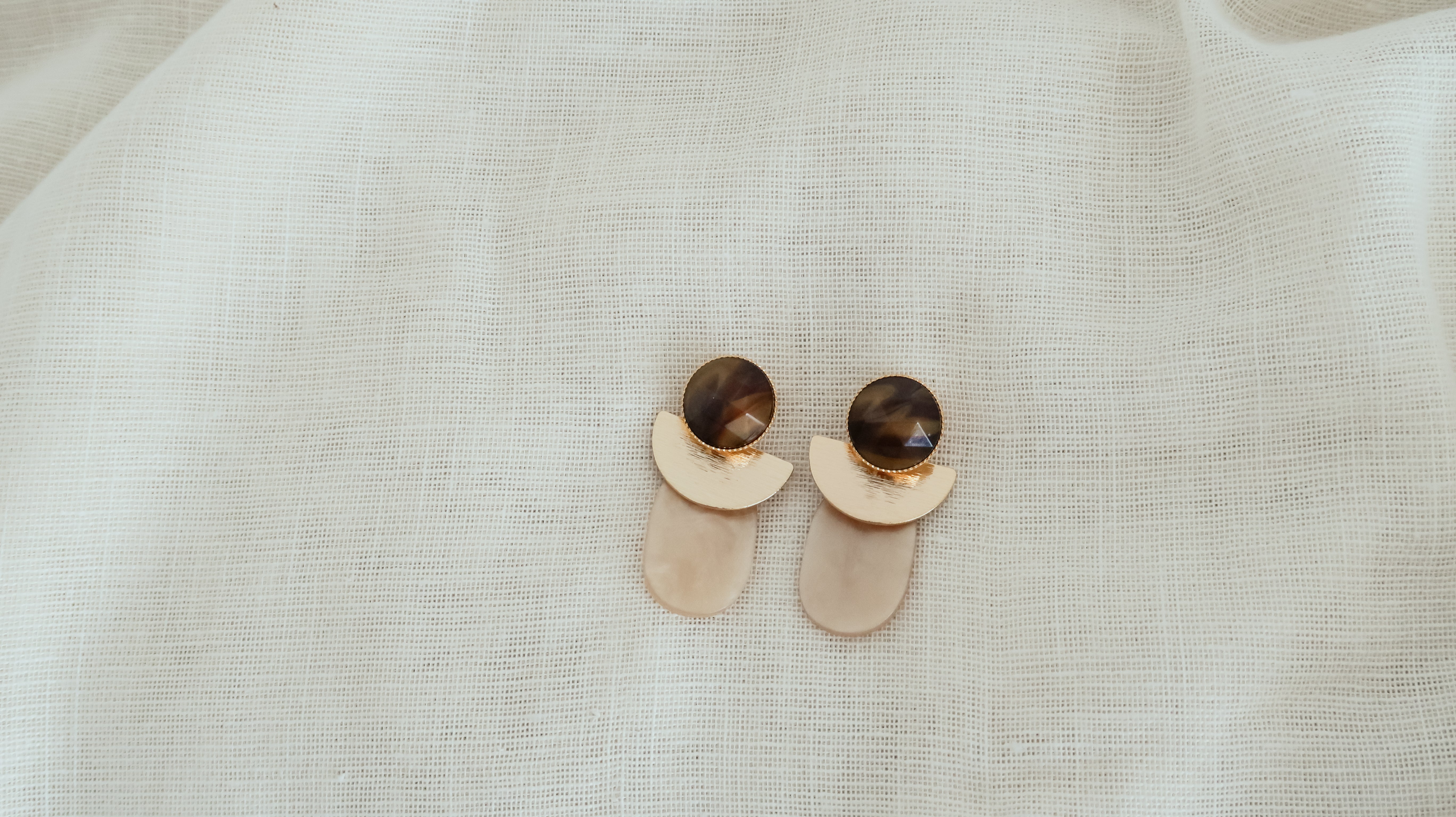 Moony almond (pre-order)