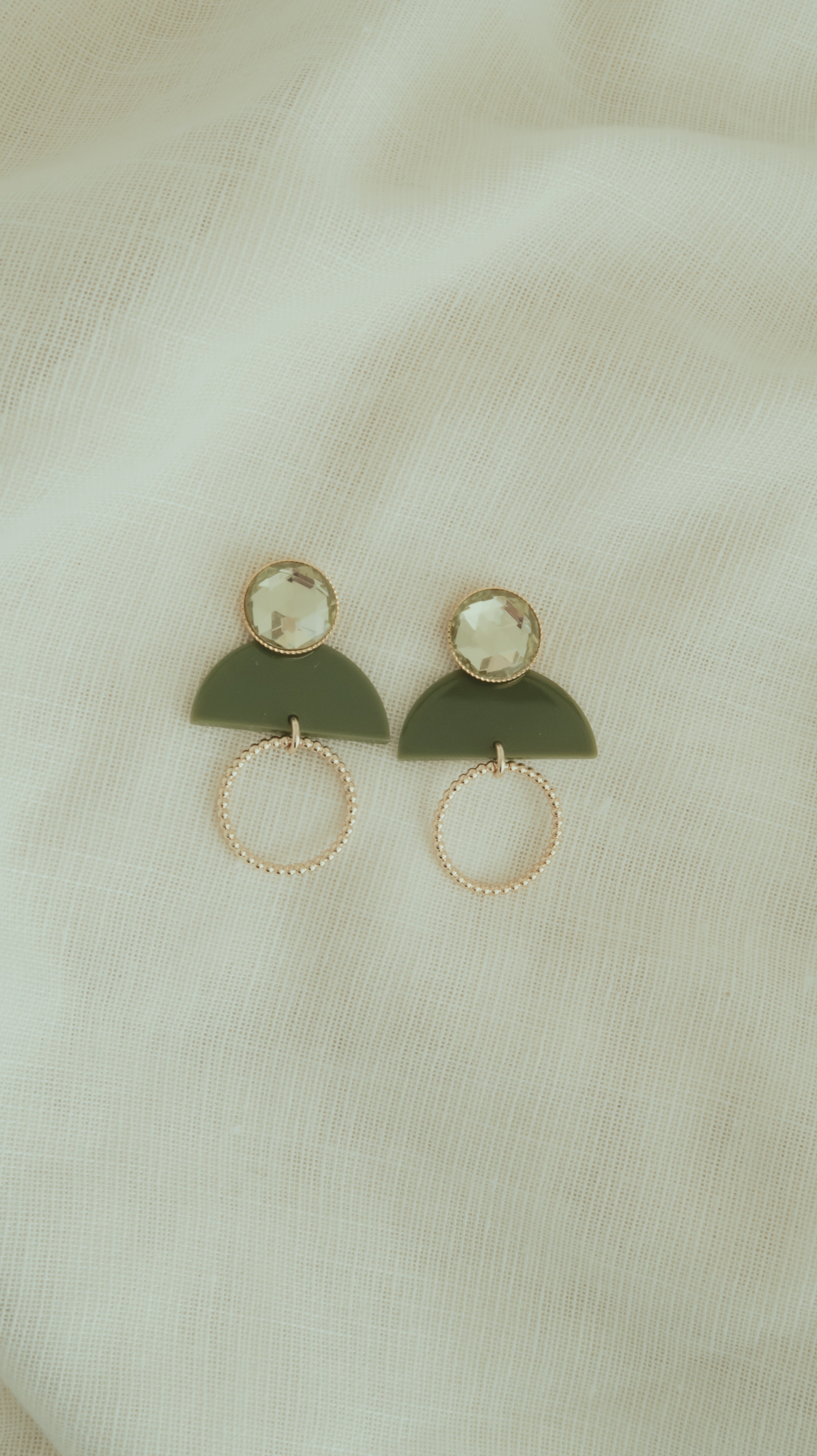 Iris olive