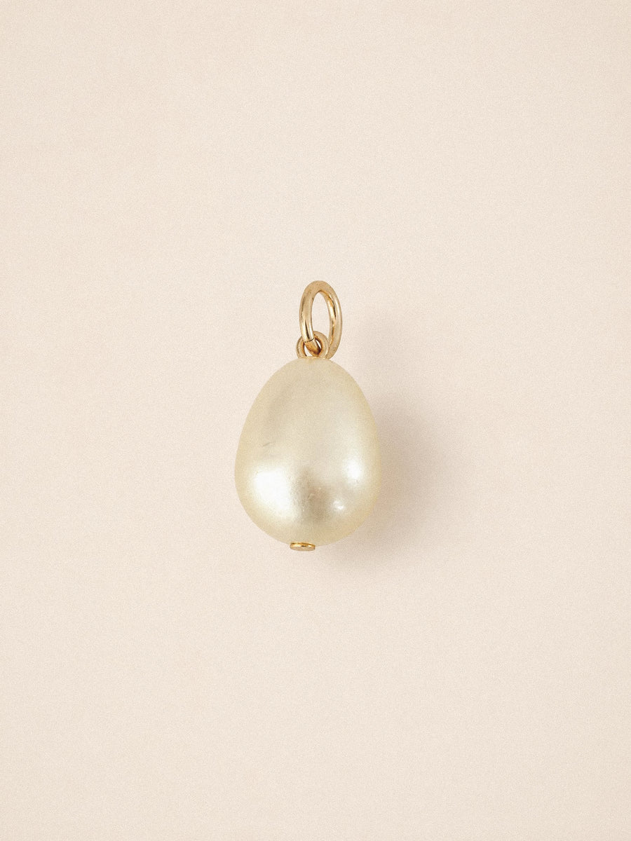 Manon pearl charm