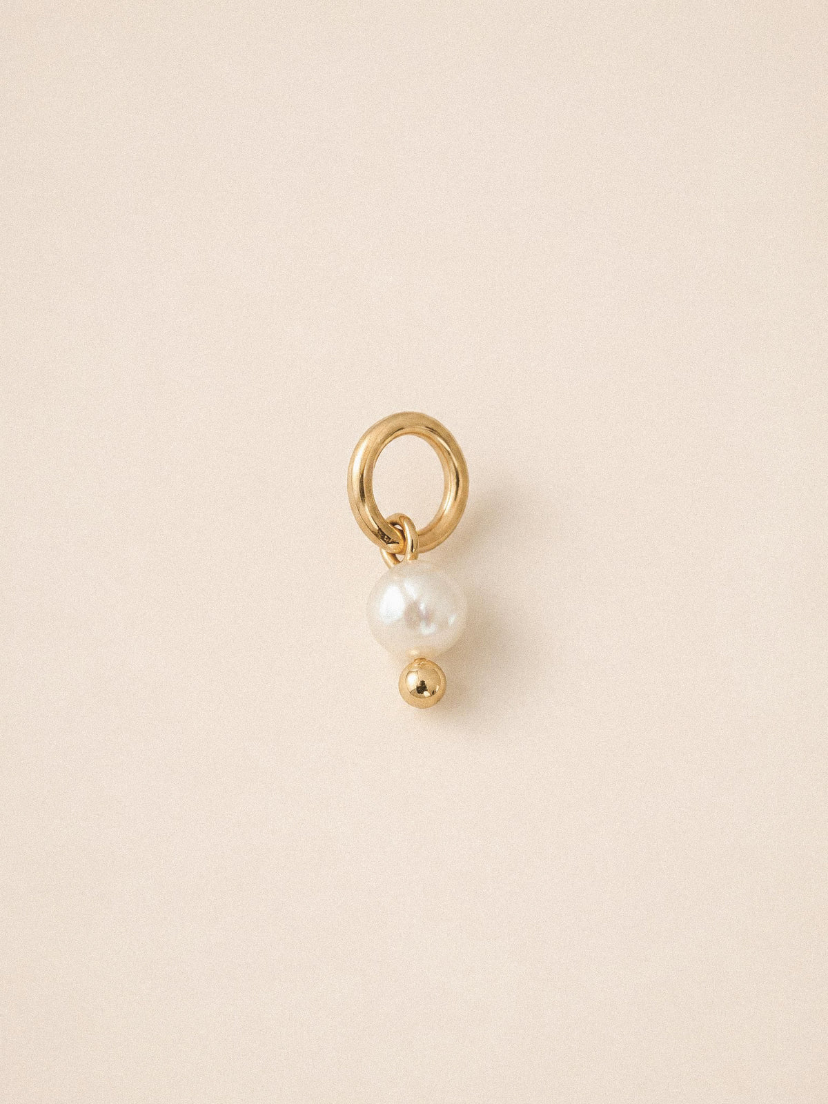 Mini pearl charm goud
